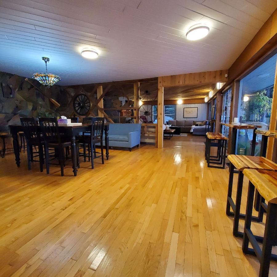 Royal Harrison Retreat Villa Harrison Hot Springs Esterno foto