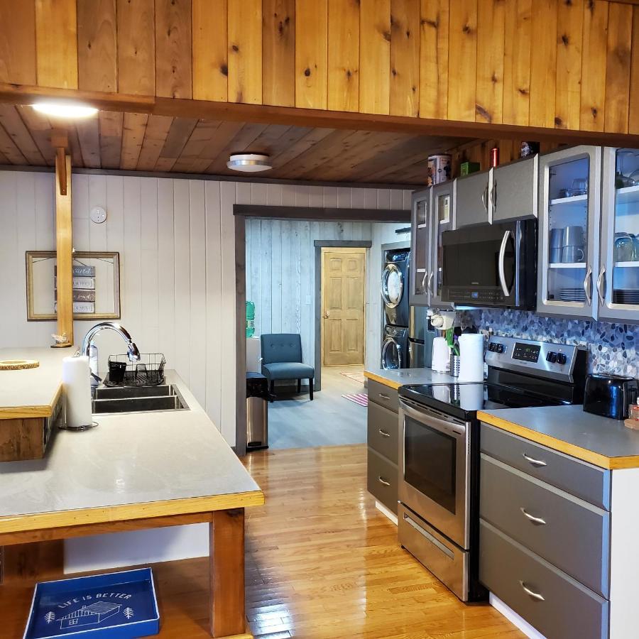 Royal Harrison Retreat Villa Harrison Hot Springs Esterno foto